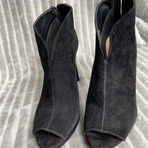 Nine West peep toe suede booties!